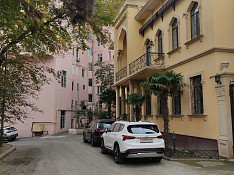 2-otaqlı mənzil icarəyə verilir, İstiqlaliyyət küç, 108 m² Баку