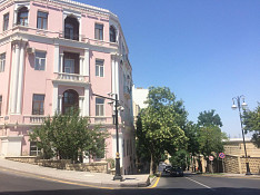 2-otaqlı mənzil icarəyə verilir, İstiqlaliyyət küç. 12, 75 m² Баку