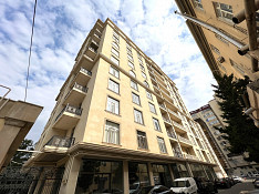4-otaqlı mənzil , Gənclik m/st., 215 m² Bakı