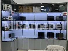 Elektronika mağazası vitrini Баку