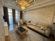 2-otaqlı mənzil icarəyə verilir, Gənclik m/st., 75 m² Баку