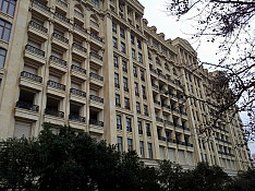 3-otaqlı mənzil icarəyə verilir, Üzeyir Hacıbəyov küç., 155 m² Баку