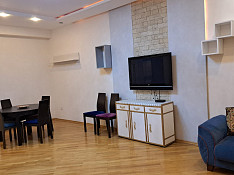 3-otaqlı mənzil icarəyə verilir, M. Muxtarov küç., 100 m² Баку