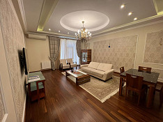 3-otaqlı mənzil icarəyə verilir, Gənclik m/st., 140 m² Баку