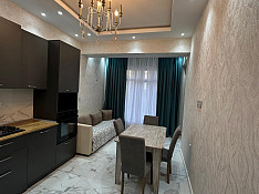 2-otaqlı mənzil icarəyə verilir, Gənclik m/st., 75 m² Баку