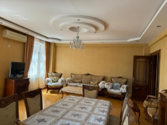 4-otaqlı mənzil icarəyə verilir, Gənclik m/st., 180 m² Баку