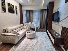 3-otaqlı mənzil , C. Naxçıvanskim küç., 85 m² Bakı