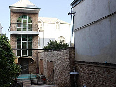 Villa , U. Əkbərov küç. Bakı