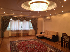 4-otaqlı mənzil , Naxçıvani küç., 200 m² Bakı