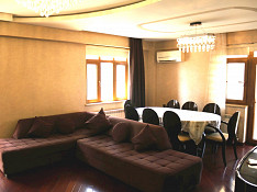 3-otaqlı mənzil , D. Bünyadzadə küç., 130 m² Bakı