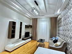 2-otaqlı mənzil , İstiqlaliyyət küç., 72 m² Bakı