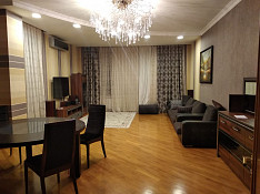 3-otaqlı mənzil icarəyə verilir, Rəşid Behbudov küç., 150 m² Bakı