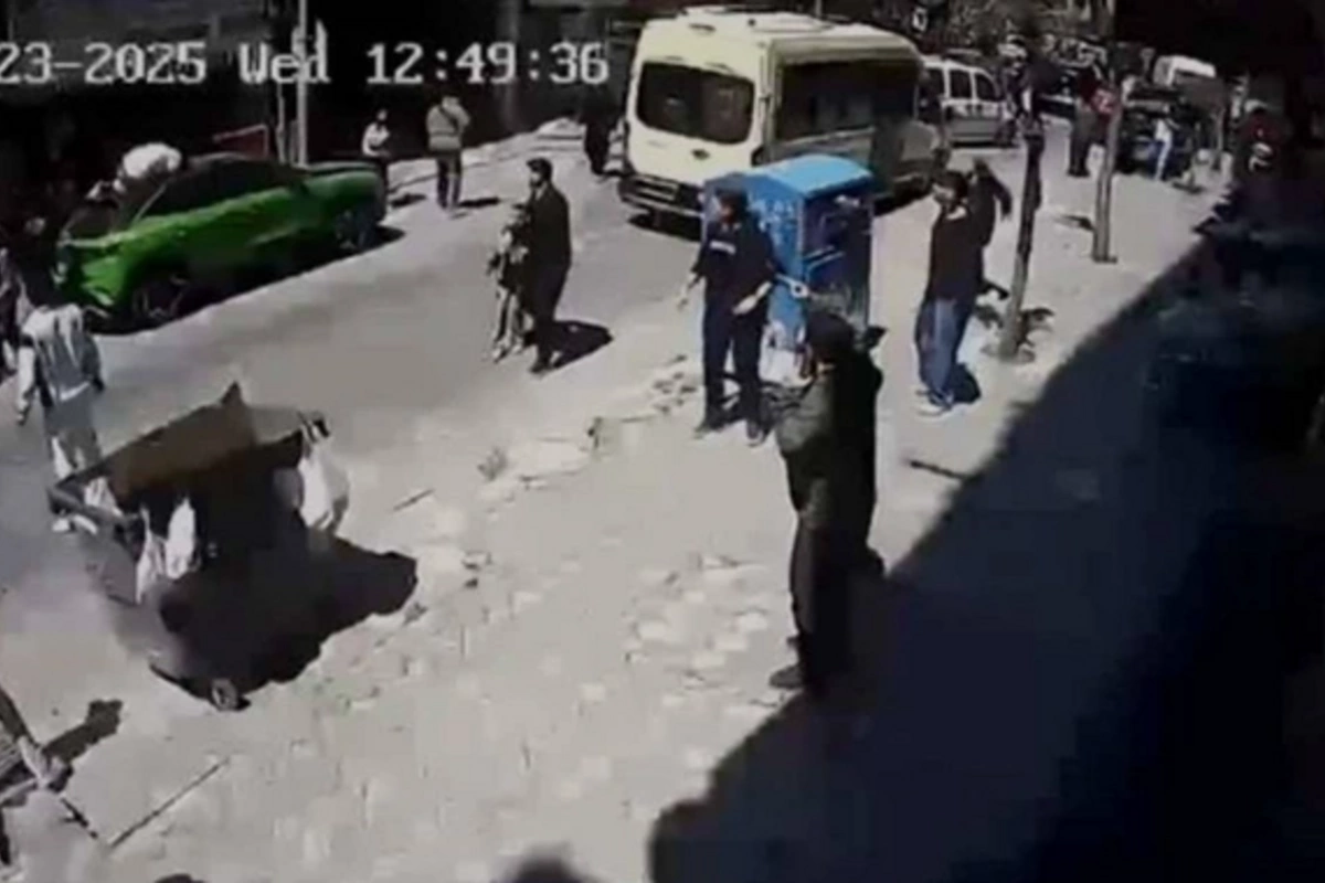 Мужчина спрыгнул с балкона прямо на машину во время землетрясения в Стамбуле