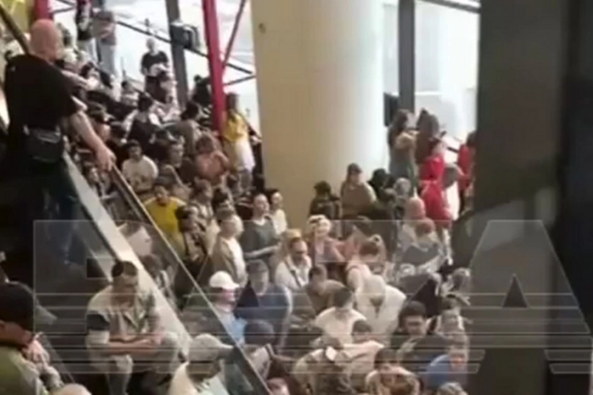 Russian airports face collapse, almost 100 flights canceled