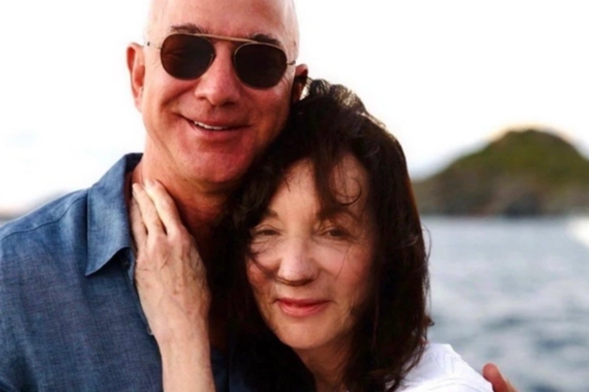 The mother of one of the richest people in the world has died