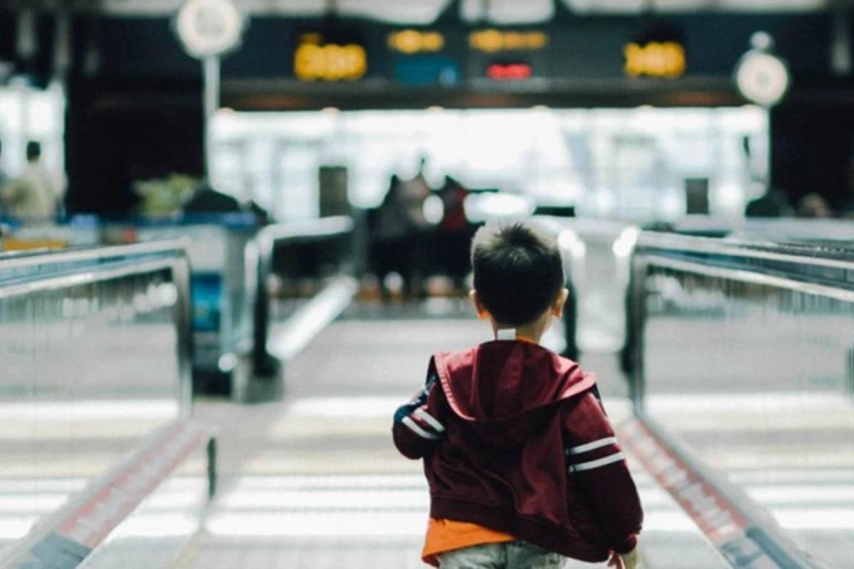 Parents abandoned their son at the airport due to an expired passport and left for vacation