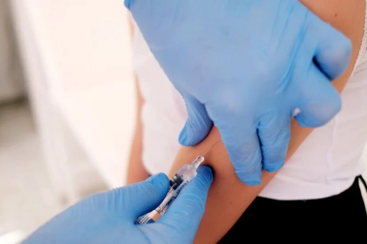  Врач рассказал, кому жизненно необходима вакцинация от гриппаМедицинский эксперт поделился важной информацией о том, для каких категорий населения прививка от гриппа является не просто рекомендацией, а жизненной необходимостью. По словам специалиста, сво