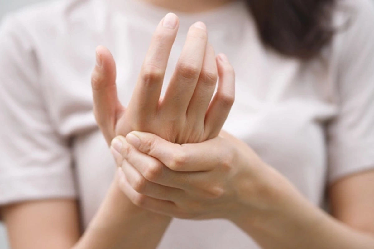 Почему хруст пальцами может нанести вред здоровью