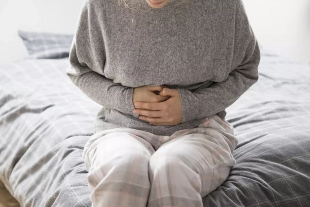 Врач раскрыла связь между стрессом и резкими болями в животе