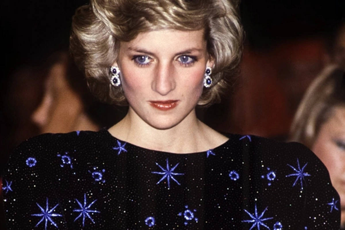 Princess Dianas dress sold at auction for 520 thousand dollars