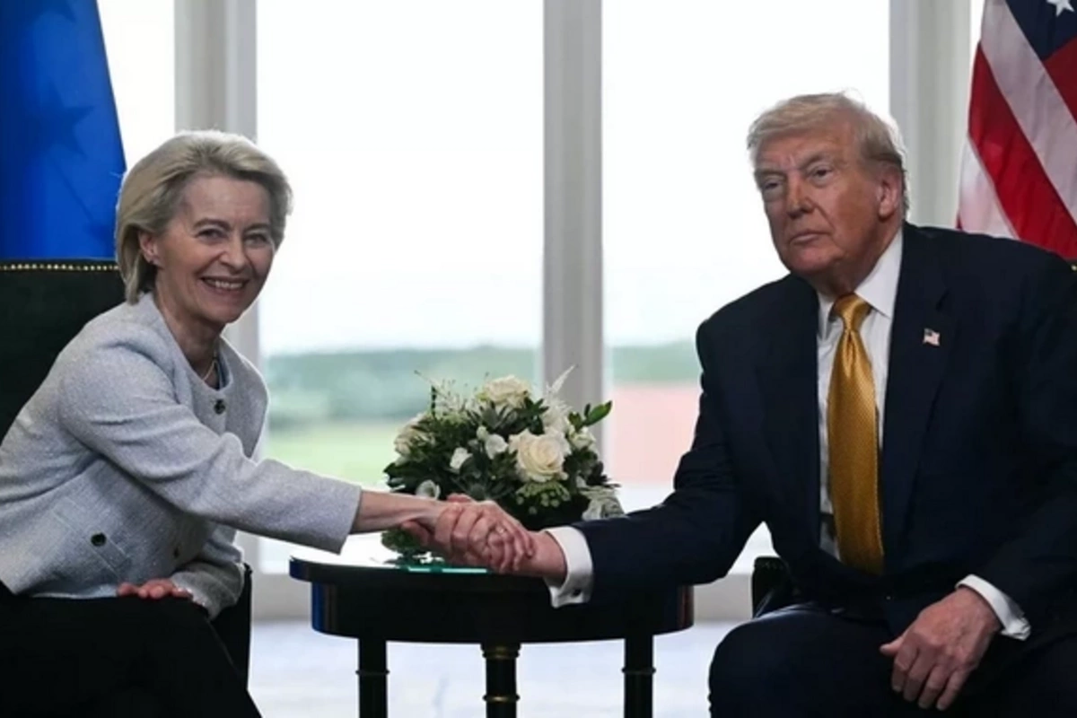 A mysterious spot was noticed on Donald Trumps hand