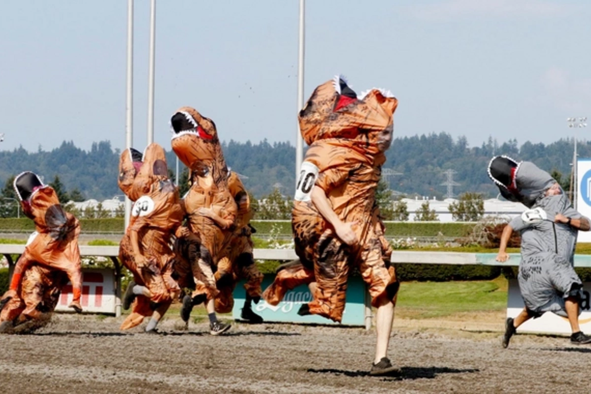 In the USA, an unusual championship in running in Tyrannosaurus costumes took place