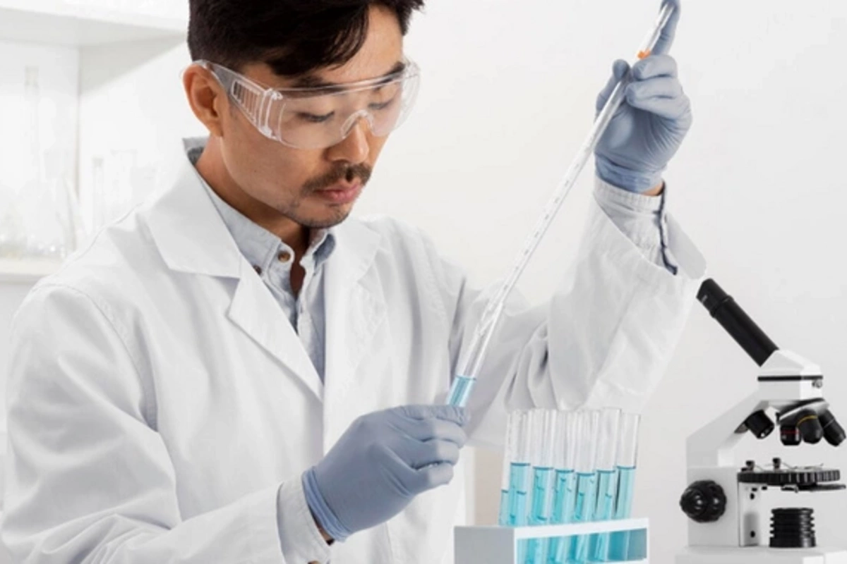 Scientists from China are conducting trials of an inexpensive cancer drug