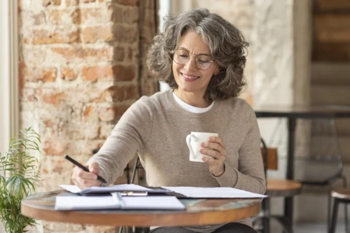 A method of slowing down the aging process of the body has been discovered