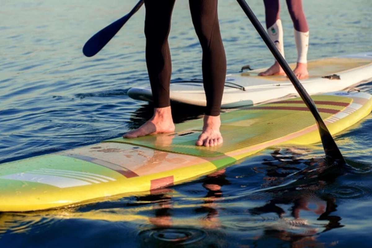 In Dagestan, a female tourist and her five-year-old son went missing during a paddleboard excursion