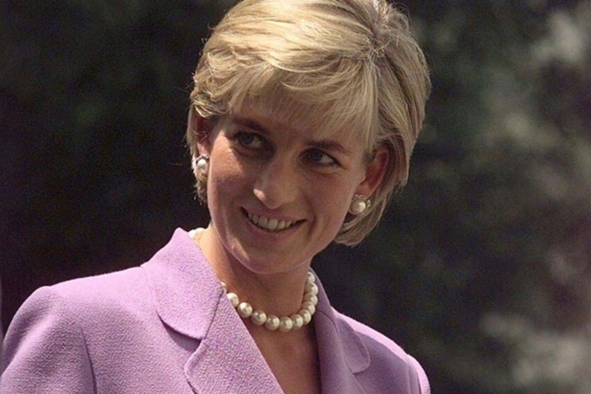 In London, a time capsule sealed by Princess Diana was opened: what was found inside?
