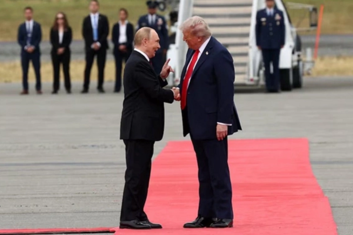 Переговоры Дональда Трампа и Владимира Путина начались в формате три на три