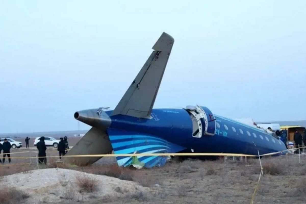 На месте крушения самолета AZAL близ Актау появился мемориал
