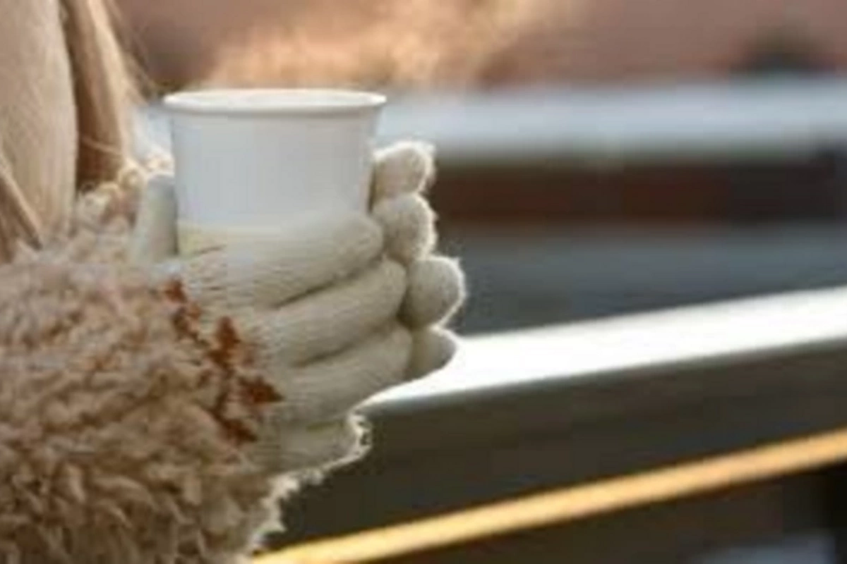 Названы лучшие согревающие напиткиВ преддверии холодных месяцев эксперты составили рейтинг самых эффективных напитков, способных быстро согреть организм и поднять настроение в непогоду. Специалисты отмечают, что правильно подобранные горячие напитки не т