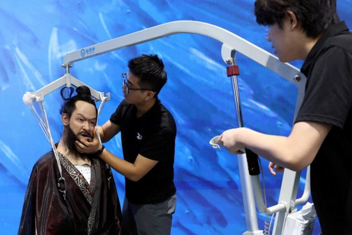 The worlds first robot store opened in China