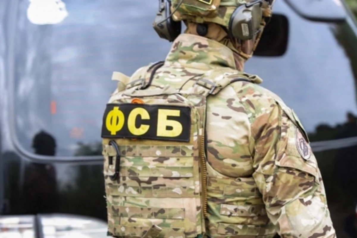 ФСБ РФ задержала на границе с Азербайджаном мужчину, перевозившего секретные документы в Украину