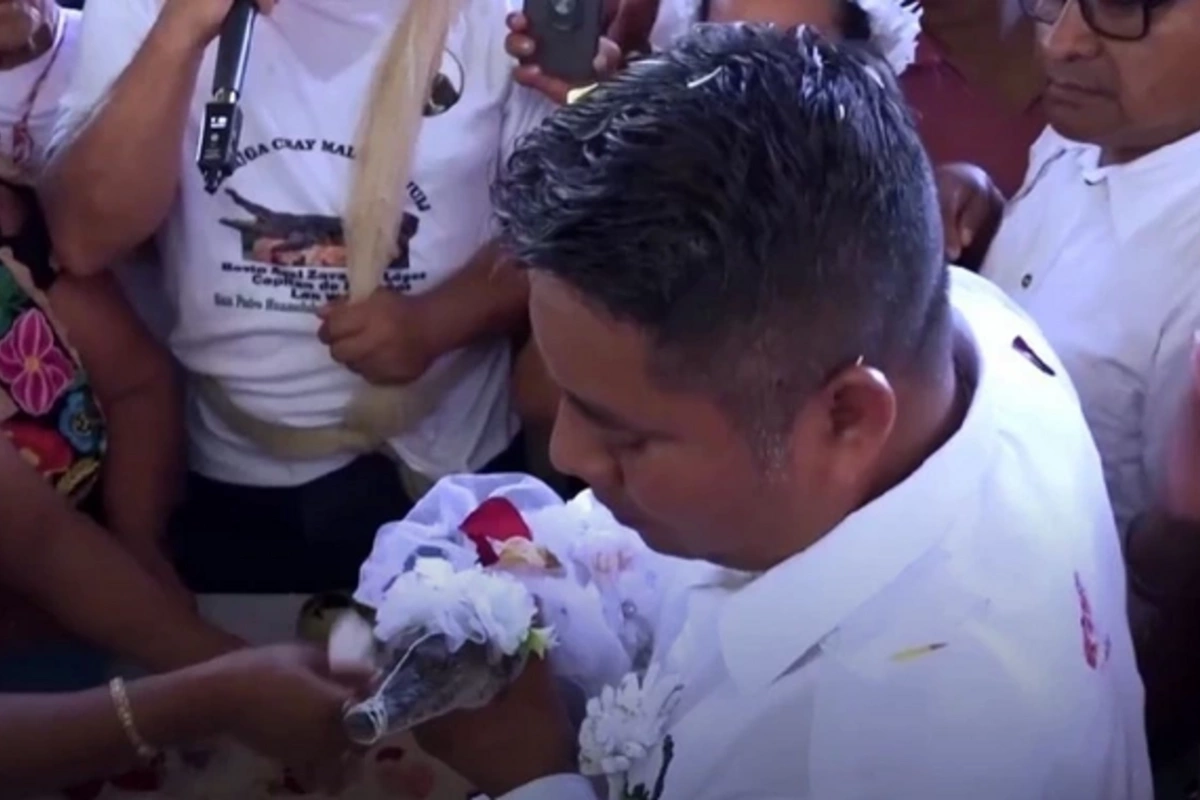 The mayor of a Mexican city married a crocodile