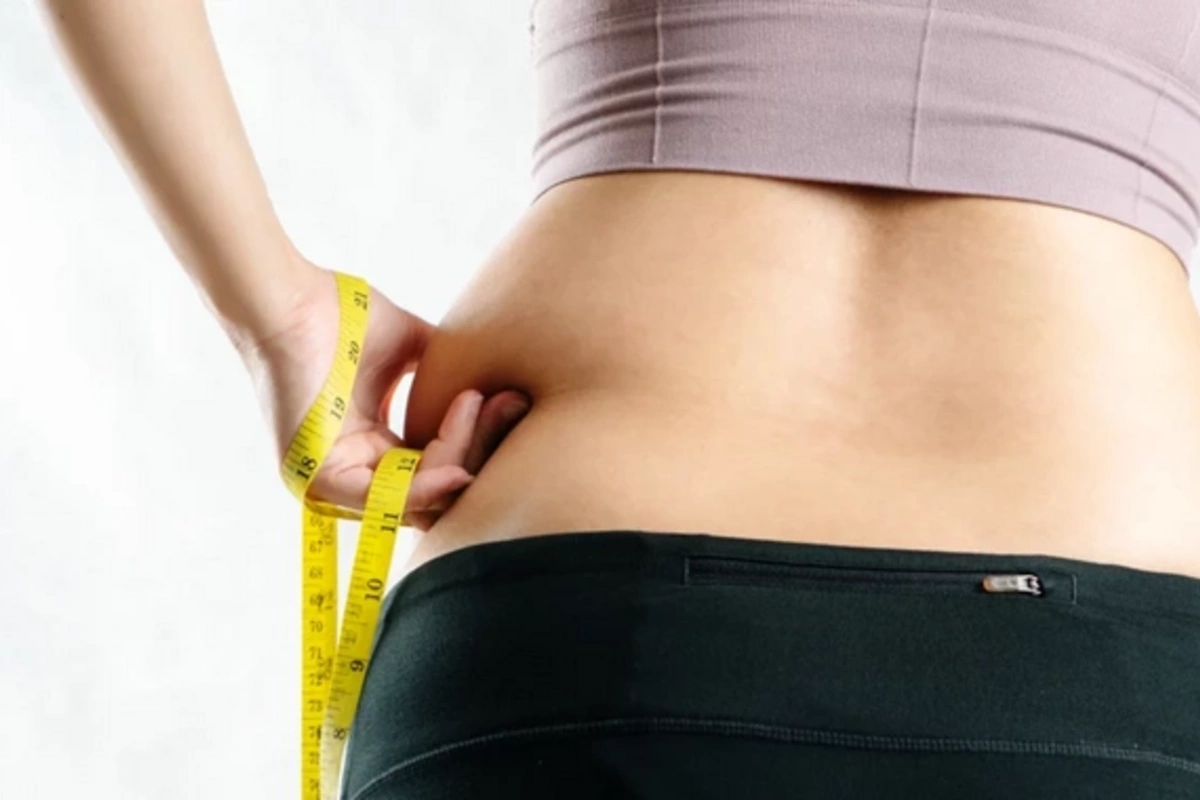 Врач раскрыла основную причину набора веса у женщин после 40