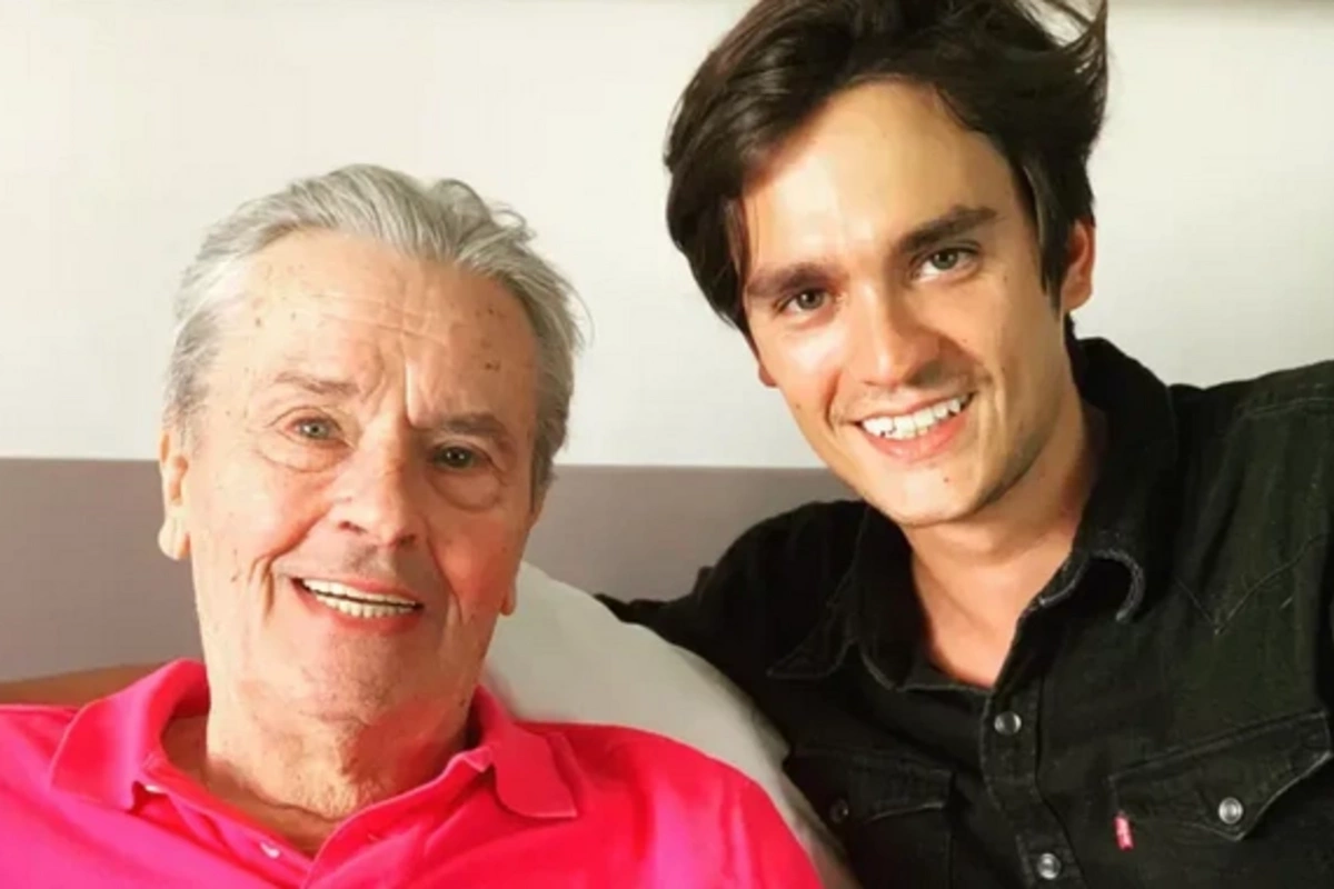 Alain Delons youngest son contests the legendary actors willA family drama is unfolding around the inheritance of the famous French actor. Alain Delons youngest son has demanded that his fathers will be declared invalid.Conflict in