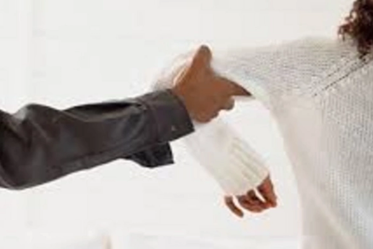 Ways to quickly identify an abuser revealedPsychologists have shared key signs that will help to timely identify abusive behavior of a partner, without waiting for the development of toxic relationships.Specialists emphasize that recognizing an abuser in 