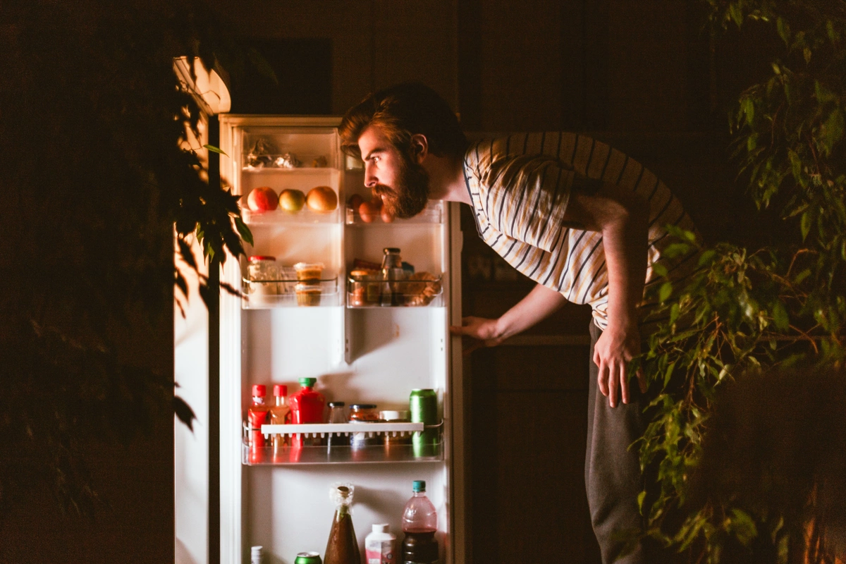 The doctor warned about the serious danger of nighttime food consumption