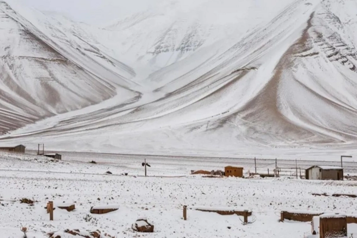 In Chile, the worlds driest desert Atacama was covered with snow
