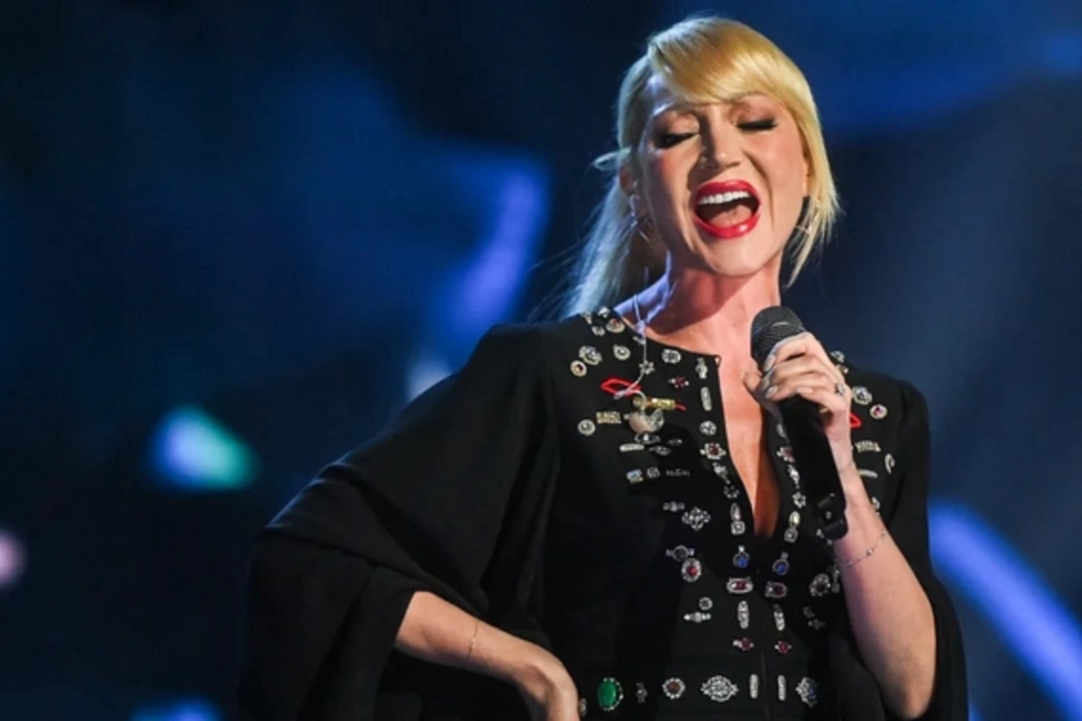 Orbakayite got down on her knees before Pugacheva