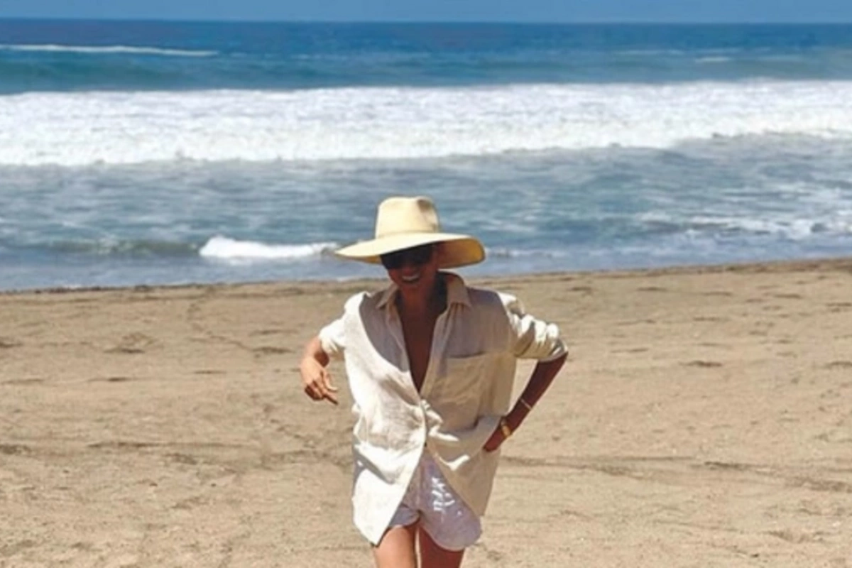 Meghan Markle in short shorts was photographed on vacation with Prince Harry
