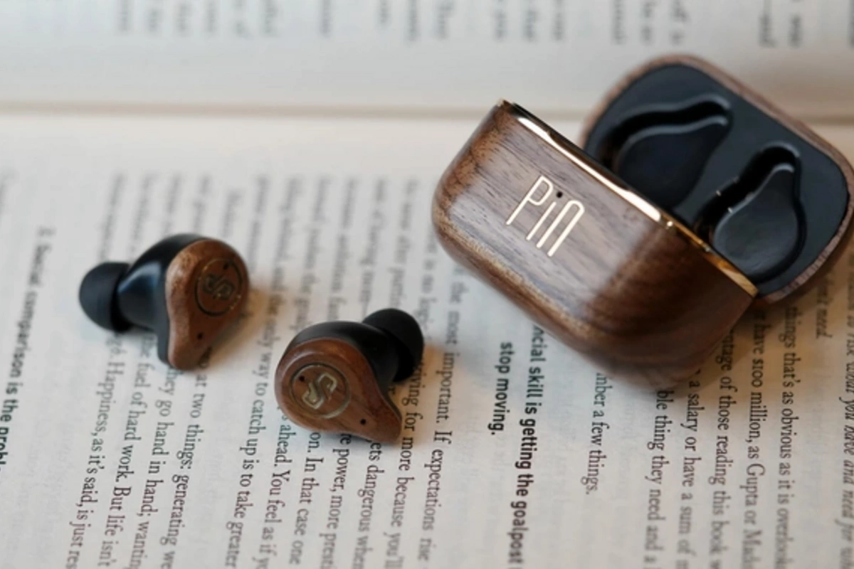 Wooden AI earbuds presented