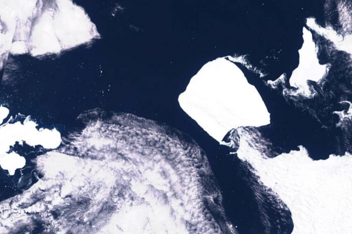 The worlds largest iceberg has broken into pieces