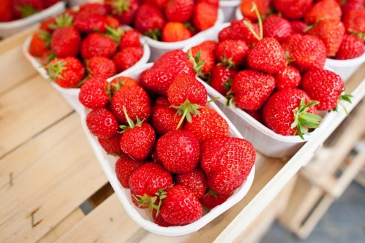 What threatens excessive consumption of strawberries - WARNING