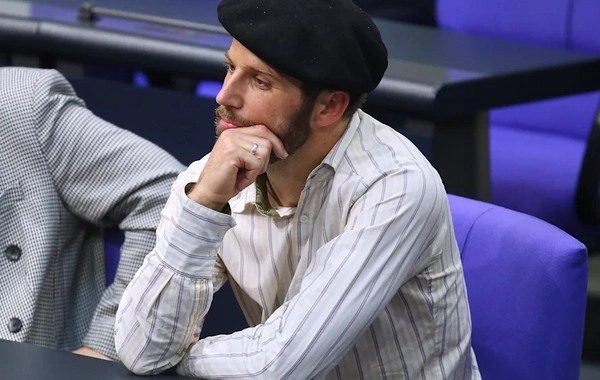 German MP expelled from Bundestag over beret