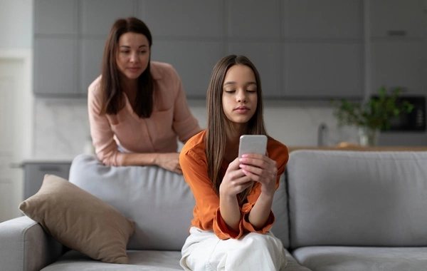 Эксперты назвали безопасное время за телефоном для дошкольников