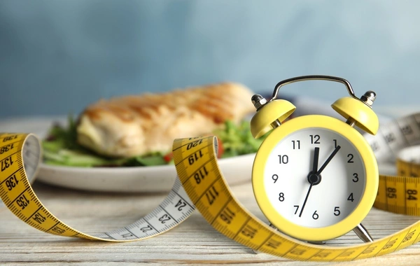 Scientists named the best mealtime for intermittent fasting