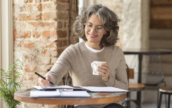 A method of slowing down the aging process of the body has been discovered